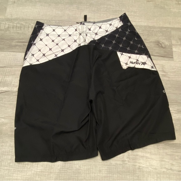 Hurley Trunks / Boardshort - Size 34 - Picture 2 of 5